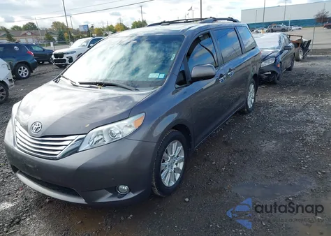 2011 Toyota Sienna Limited z USA, uszkodzony, nr VIN 5TDDK3DC2BS028979